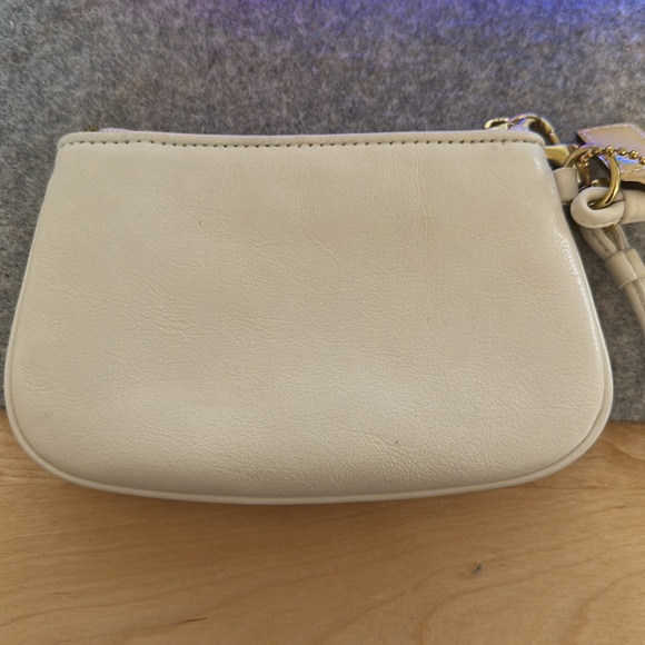 Early 2000’s coach wristlet - Picture 3 of 5